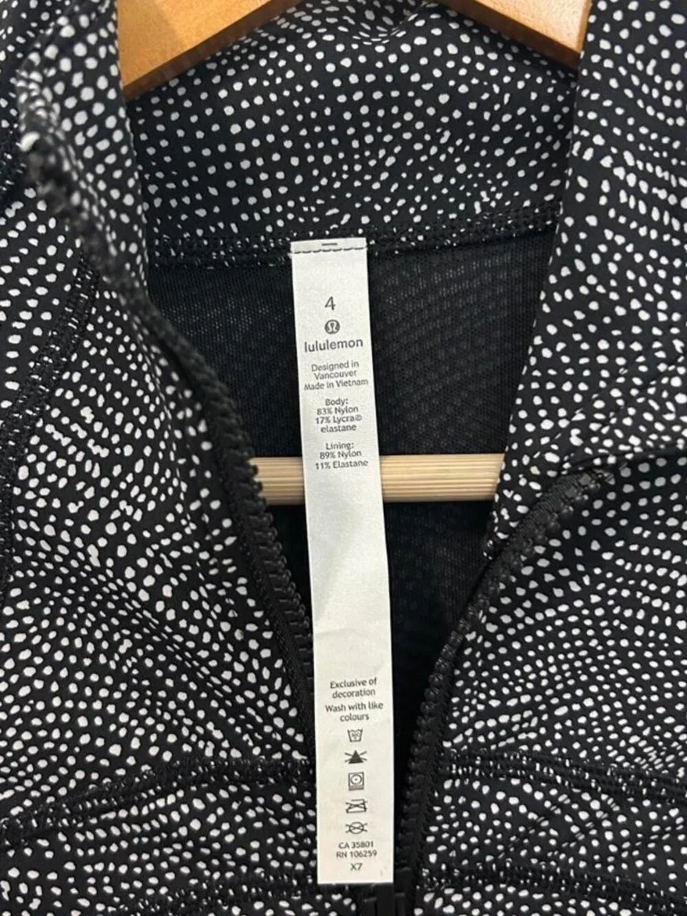 Lululemon Women's Black and Grey Jacket